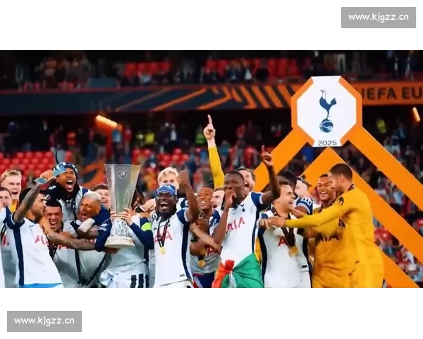 列维铁腕决策：欧联杯冠军难掩英超溃败，热刺换帅直指联赛复兴