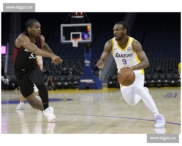 布朗尼休赛期特训揭秘：从发展联盟逆袭到夏季联赛的蜕变之路